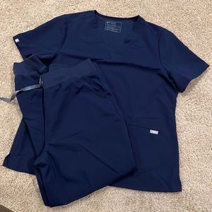 Figs scrubs set size XL
